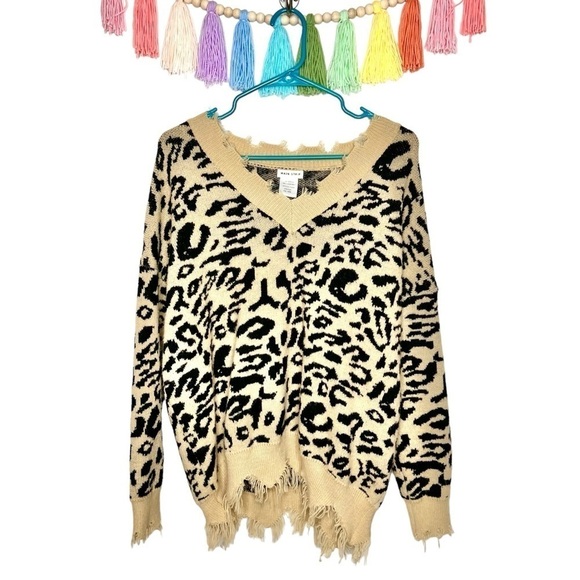 Main Strip Leopard Cheetah Distressed Fringe V-Neck Knitted Sweater Size Medium - Picture 13 of 13
